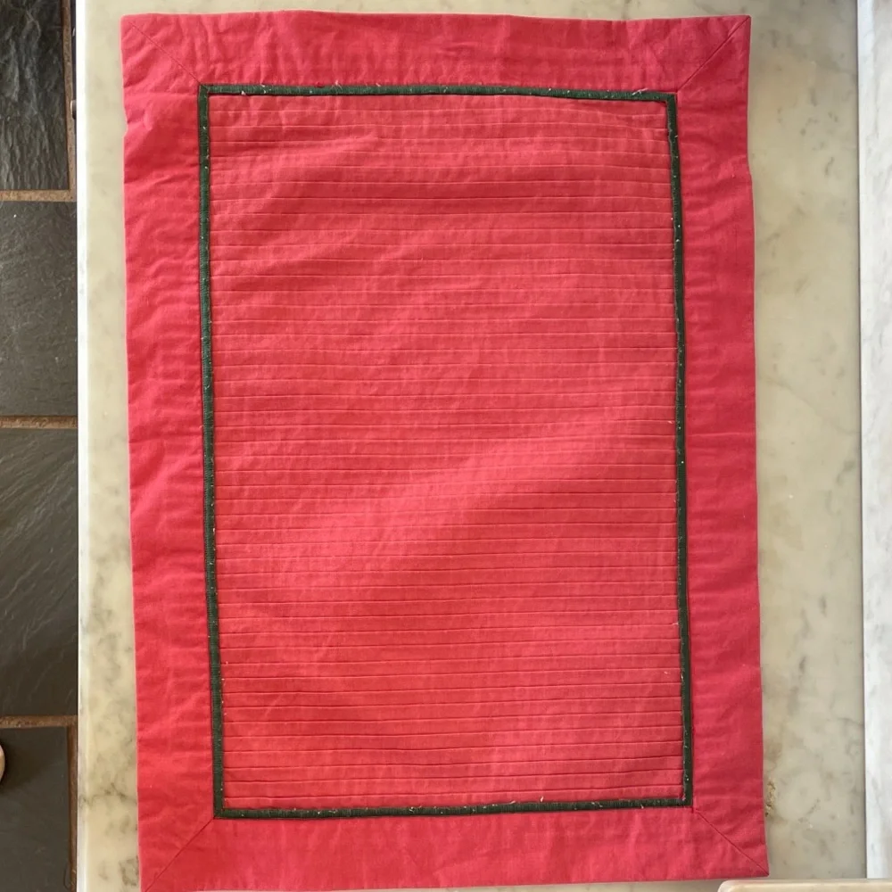 VINTAGE Red and Green Table Placemats (4)
